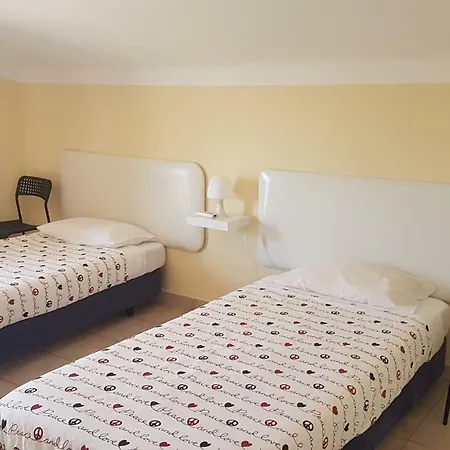 Yaholidays Gæstehus *